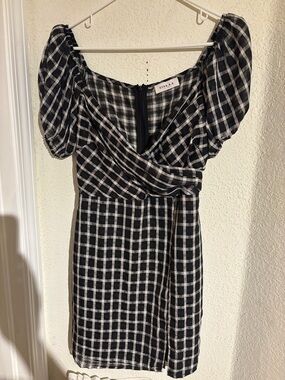 Gilli Black & White Plaid Puff-Sleeve Mini Dress